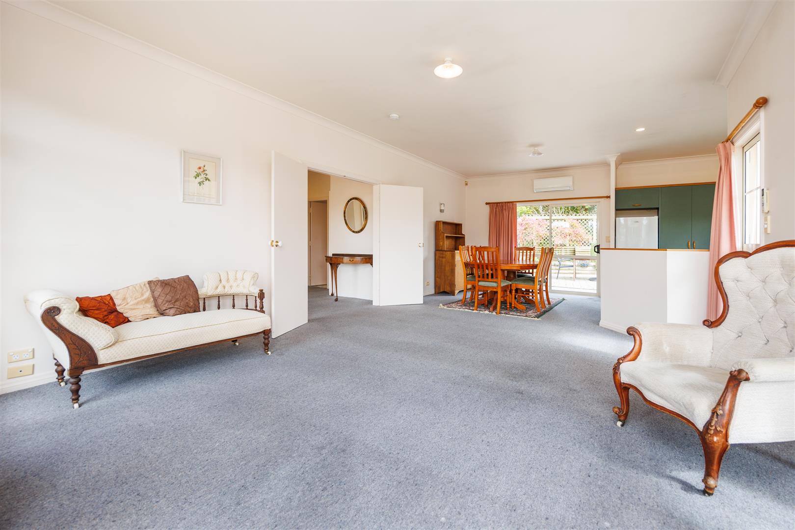 TEAM LEWIS - TOWNHOUSE IN TOP LOCATION