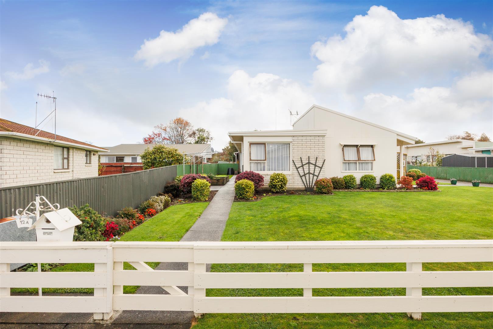 TEAM LEWIS - DELIGHTFUL TOWNHOUSE