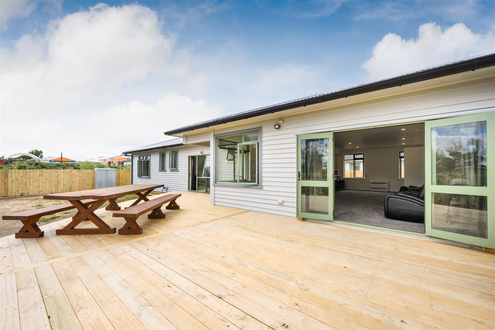 TEAM LEWIS - 50 M2 PRIVATE DECK? YOU GOT IT!