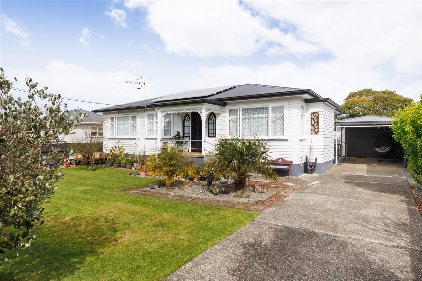 TEAM LEWIS - MY HOME, MY CASTLE