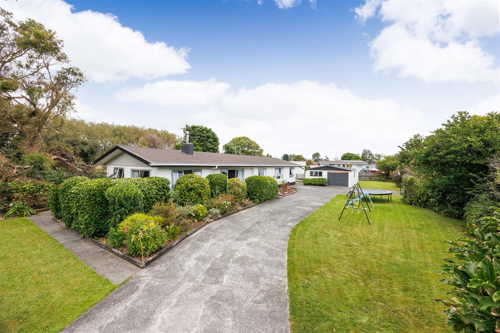 TEAM LEWIS - LOOK AT THE SPACE!