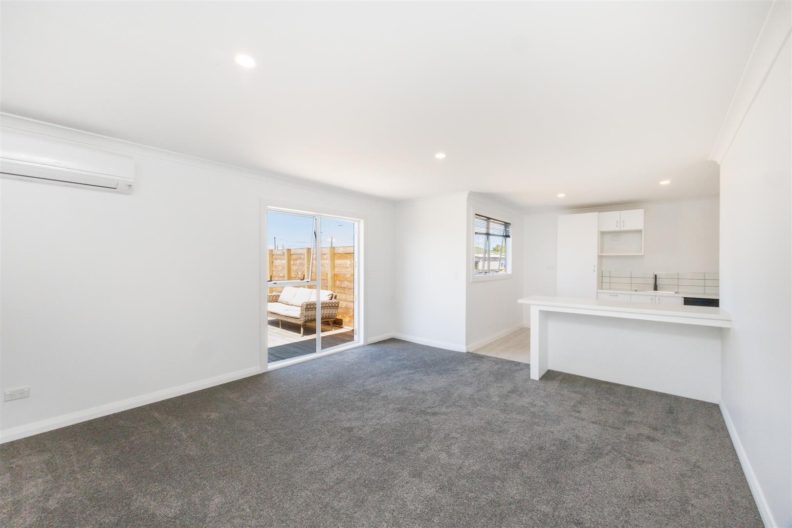 TEAM LEWIS - SENSATIONALLY EASY LIVING